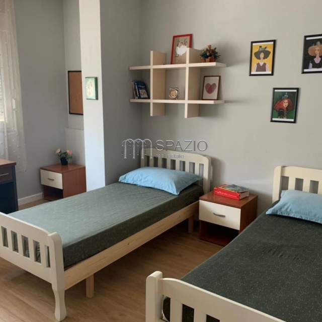 Tirane, jepet me qera apartament 2+1+BLK Kati 3, 90 m² 500 Euro (Rruga ''Myslym Shyri'')