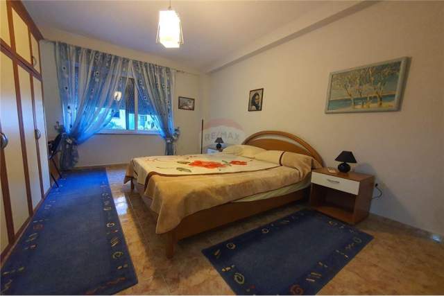 Tirane, jepet me qera apartament 2+1 125 m² 700 Euro (BLLOKU)