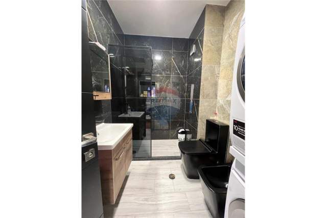 Tirane, jepet me qera apartament 75 m² 550 Euro (kompleksi deliorgji)