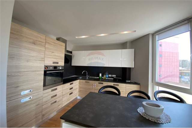 Tirane, jepet me qera apartament 2+1 Kati 5, 115 m² 600 Euro (liceu artistik)