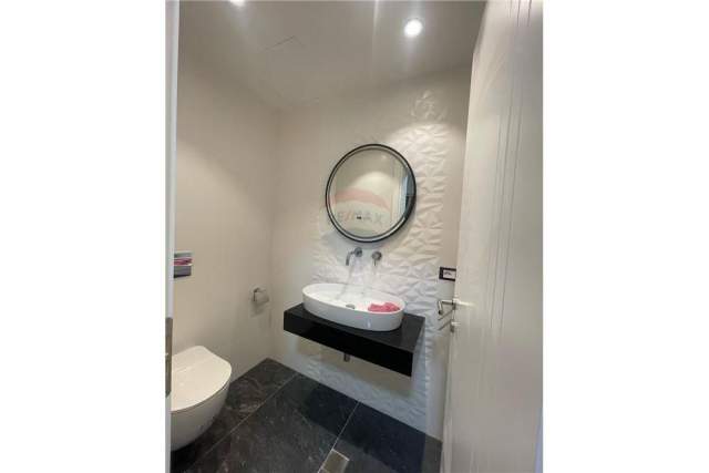 Tirane, jepet me qera ambjent biznesi Kati 6, 119 m² 1.200 Euro (APA GJON PALI 2)