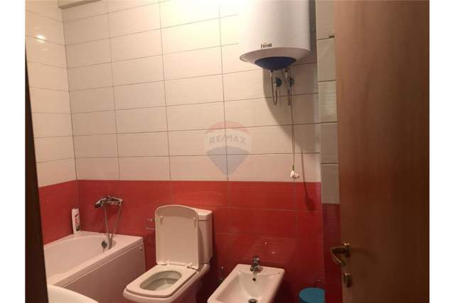 Tirane, jepet me qera apartament 2+1 91 m² 500 Euro (JORDAN MISJA)