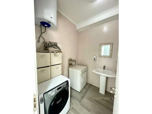 Tirane, jepet me qera ambjent biznesi Kati 3, 65 m² 600 Euro (Kika 2)