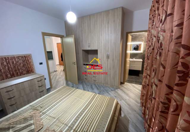 Vlore, jepet me qera apartament Kati 3, 100 m² 400 Euro (Rruga Sadik Zotaj, Vlorë)