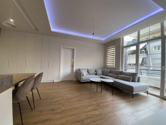 Tirane, shes apartament 3+1 Kati 1, 108 m² 180.000 Euro (liqeni i that)