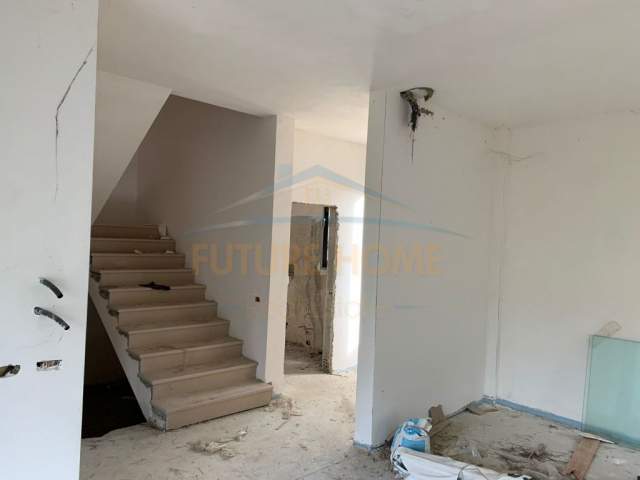 Qerret, shitet Vile 3+1+A+BLK Kati 0, 200 m² 300.000 Euro (QERRET,KAVAJE)
