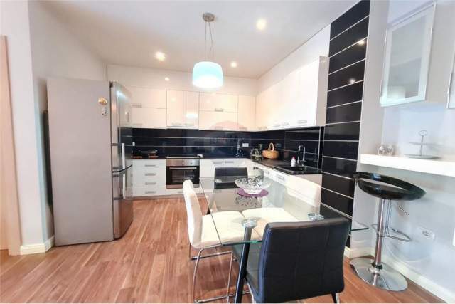 Tirane, shitet apartament 2+1 180 m² 170.000 Euro (liqeni i thate)