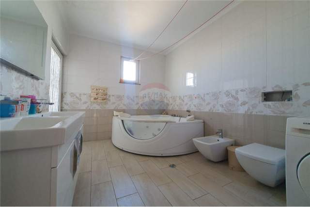 Tirane, shitet apartament 294 m² 360.000 Euro (rruga saraceve)