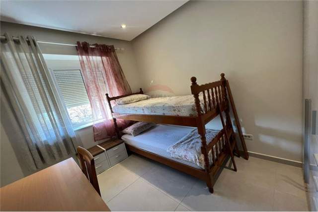 Tirane, jepet me qera apartament 2+1 Kati 3, 65 m² 530 Euro (Rruga e Durresit)