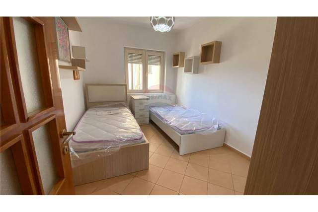 Tirane, jepet me qera apartament 2+1+BLK Kati 7, 75 m² 600 Euro (tirana e re)