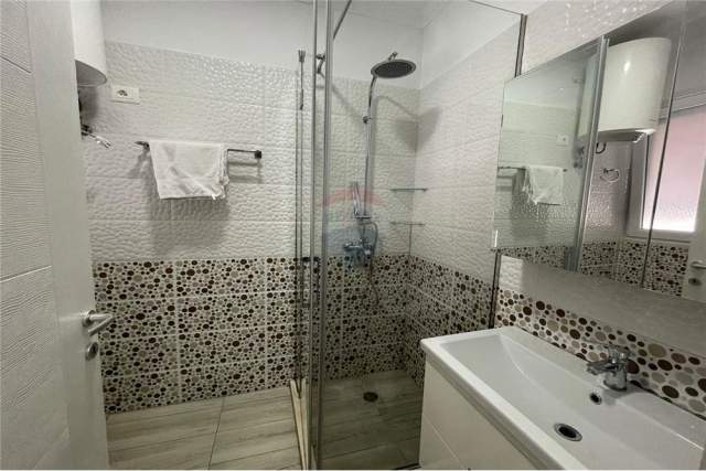 Tirane, jepet me qera apartament 2+1+BLK 94 m² 650 Euro (muharrem butka)