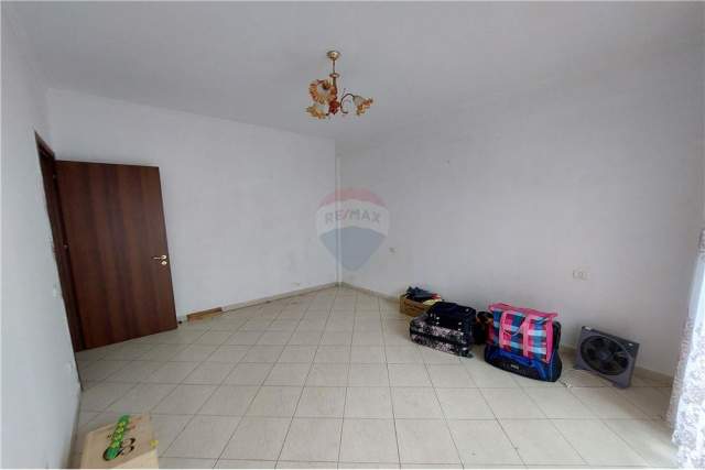 Tirane, shitet apartament 1+1+BLK Kati 3, 79 m² 55.000 Euro (Kthesa e Kamzes)