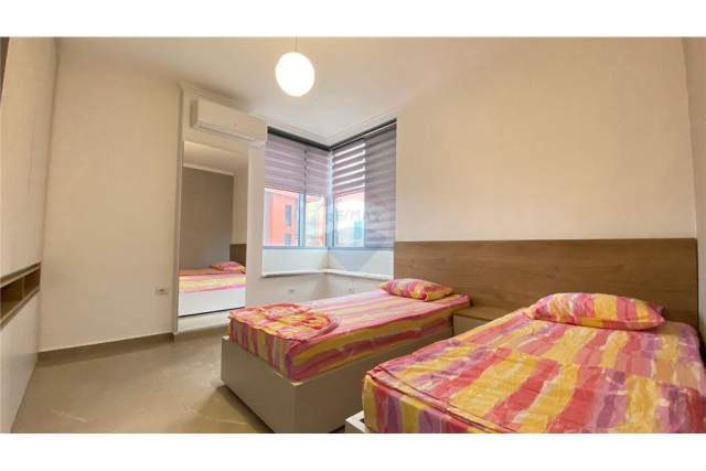 Tirane, jepet me qera apartament 110 m² 1.200 Euro (qender)