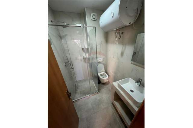 Tirane, jepet me qera 2+1+BLK 80 m² 600 Euro (qender)