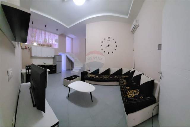Tirane, jepet me qera apartament duplex 2+1 Kati 1, 103 m² 300 Euro (Fresku)