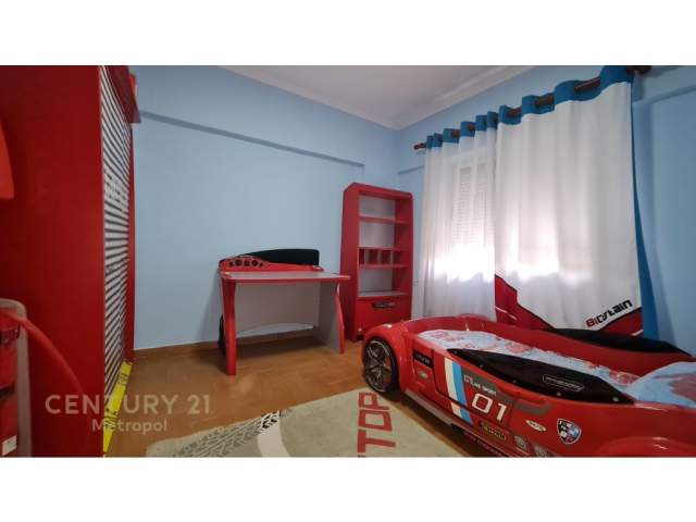 Tirane, jepet me qera apartament 3+1 Kati 3, 100 m² 650 Euro (Komuna e Parisit)