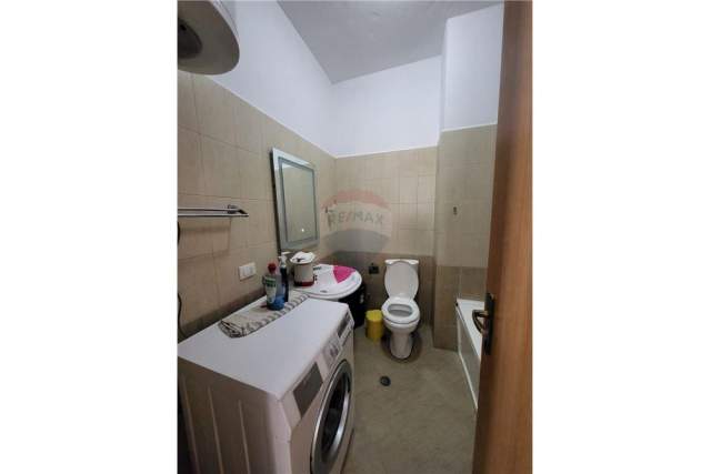Tirane, jepet me qera apartament 2+1+BLK Kati 4, 110 m² 300 Euro (Fresku)