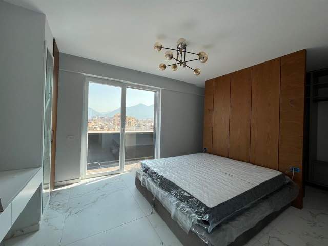 Tirane, jepet me qera apartament 2+1+BLK 100 m² 1.500 Euro (Kafe Flora)