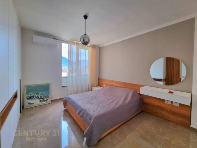 Tirane, jepet me qera apartament 2+1+BLK 115 m² 1.200 Euro (parlamenti)