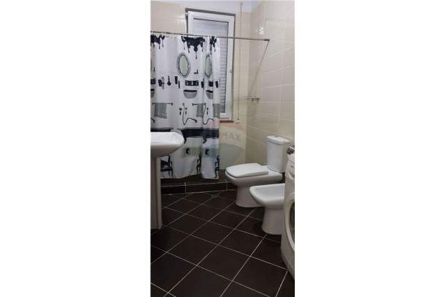 Tirane, jepet me qera apartament 1+1+A Kati 0, 70 m² 400 Euro (Kopeshti Botanik)