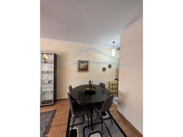 Tirane, jepet me qera apartament 2+1+BLK Kati 6, 100 m² 600 Euro (Selvia)