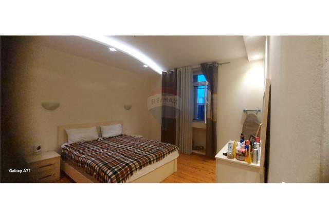 Tirane, jepet me qera apartament duplex 4+1 Kati 0, 140 m² 400 Euro (Kombinat)