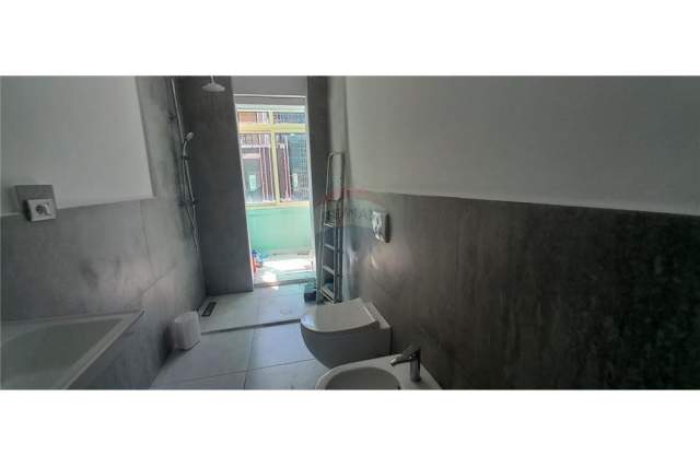 Tirane, jepet me qera apartament 1+1 Kati 5, 65 m² 600 Euro (Bllok)