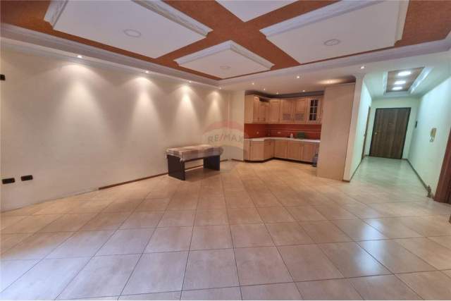 Tirane, jepet me qera apartament Kati 1, 118 m² 450 Euro (Kompleksi Dinamo)
