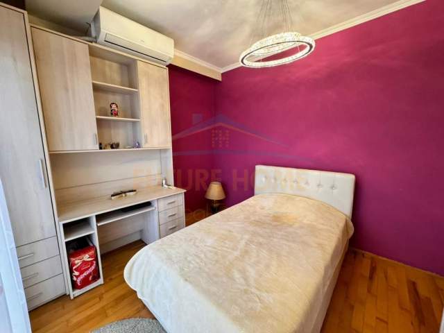 Shkoder, jepet me qera apartament 2+1 Kati 8, 105 m² 600 Euro (Dergut)