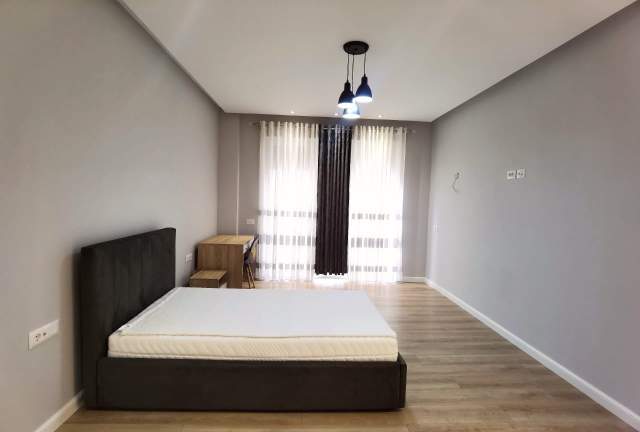 Tirane, jepet me qera apartament 3+1 1.500 Euro (Secret Garden)