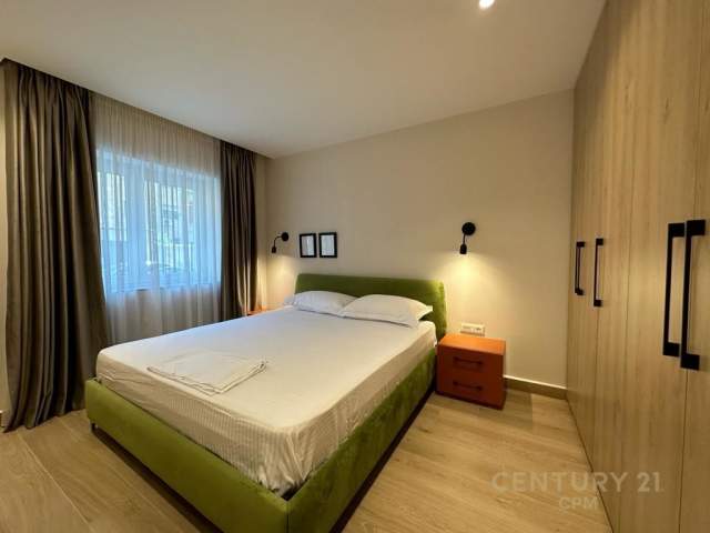 Tirane, jepet me qera apartament 1+1+BLK Kati 1, 60 m² 550 Euro (medreseja)