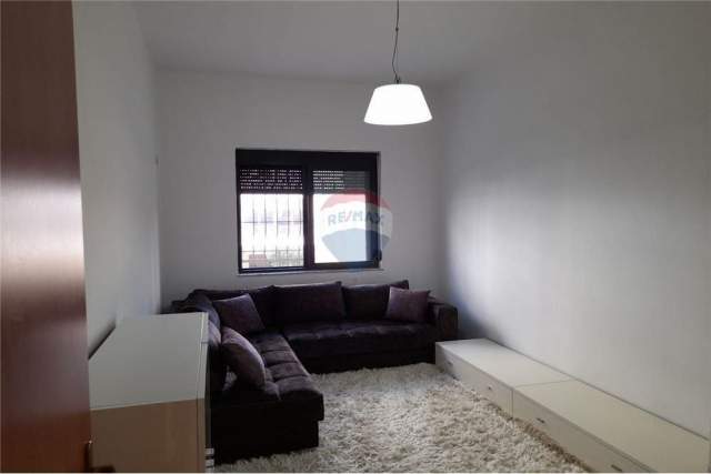 Tirane, jepet me qera apartament 2+1 Kati 1, 110 m² 370 Euro (Fresk)