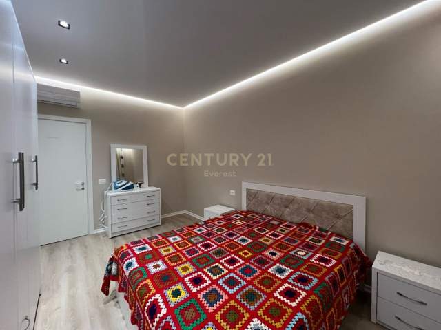 Tirane, jepet me qera apartament 2+1+BLK Kati 7, 102 m² 500 Euro (Yzberisht)