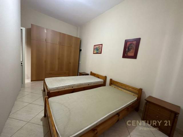 Tirane, jepet me qera apartament 2+1 Kati 2, 110 m² 400 Euro (Kopshti Zoologjik)