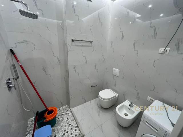 Tirane, jepet me qera apartament 1+1+BLK Kati 10, 70 m² 550 Euro (Ish Fusha Aviacionit)