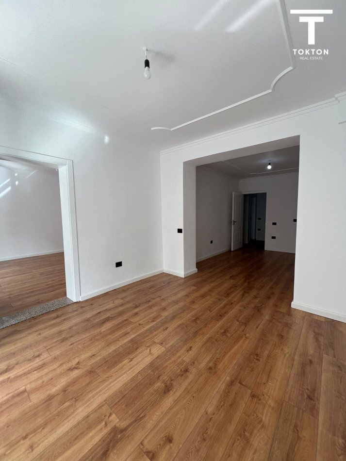 SHITET, APARTAMENT 2+1, STADIUMI DINAMO,TIRANË, TT 734