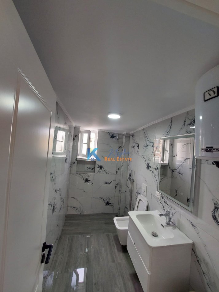 Tirane, shitet apartament 2+1 Kati 3, 64 m² 128.000 € (Brenda Unaze, Rruga Asim Vokshi)