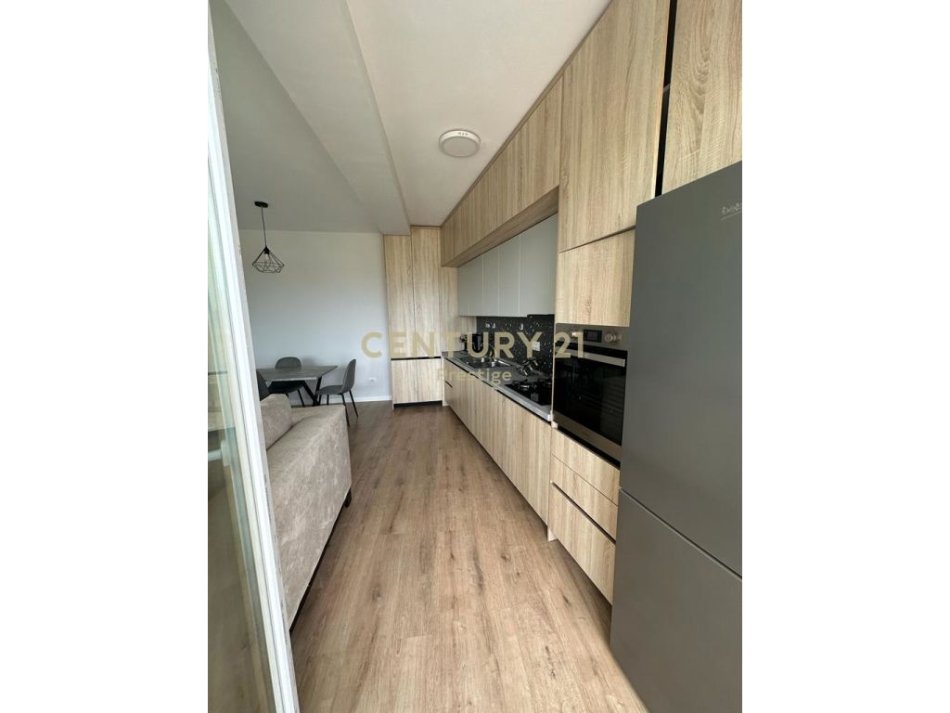 Tirane, jepet me qera apartament 2+1 Kati 4, 113 m² 530 € 