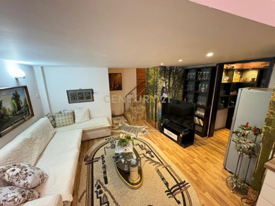 Tirane, jepet me qera apartament 2+1 Kati 2, 85 m² 650 € (liqen i thate)