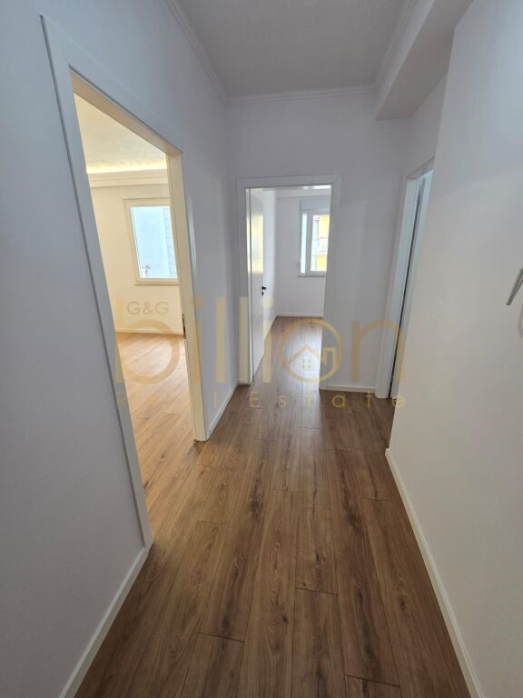 Tirane, shitet apartament 2+1+Ballkon Kati 7, 96 m² 210.000 € (Rr. e Kavajes)
