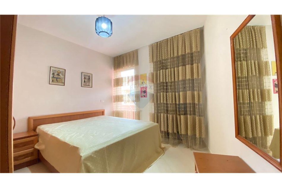 Tirane, jepet me qera apartament 1+1 , 60 m² 600 € (Rruga Dervish Hima - Air Albania Stadium)