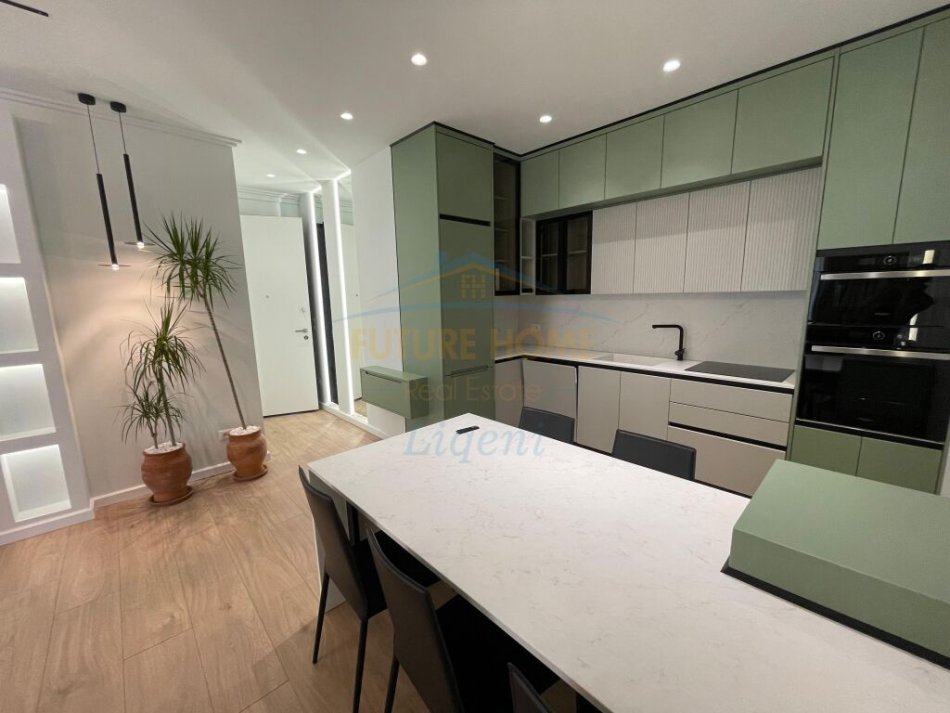 Tirane, jepet me qera apartament 3+1+3 Poste Parkimi, Kati 2, 140 m² 1.800 € (Vilat Forest)