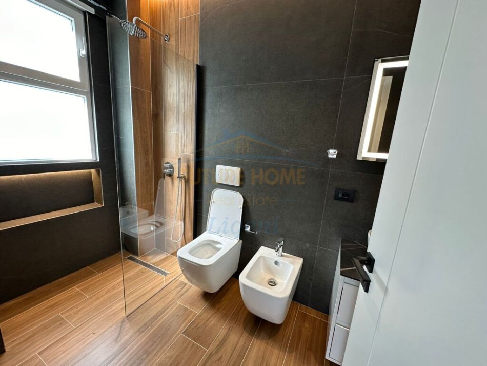 Tirane, shitet apartament 2+1+Ballkon Kati 5, 120 m² 230.000 € (Liqeni i Thate)