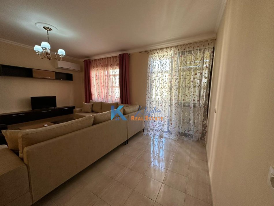 Tirane, jepet me qera apartament 2+1 Kati 3, 110 m² 700 € (Rruga e Durresit, afer gjimnazit Qemal Stafa)