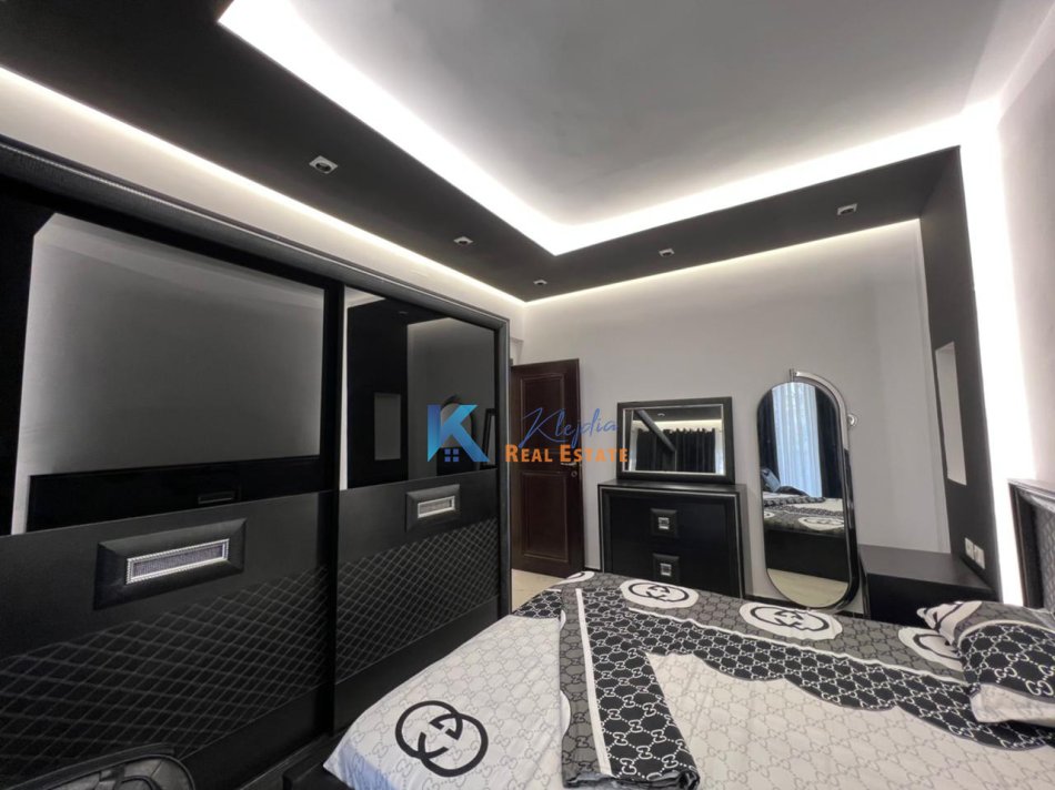 Tirane, jepet me qera apartament 1+1 Kati 1, 55 m² 450 € (rruga Ferit Xhajko, afer ish restorant Durresi)