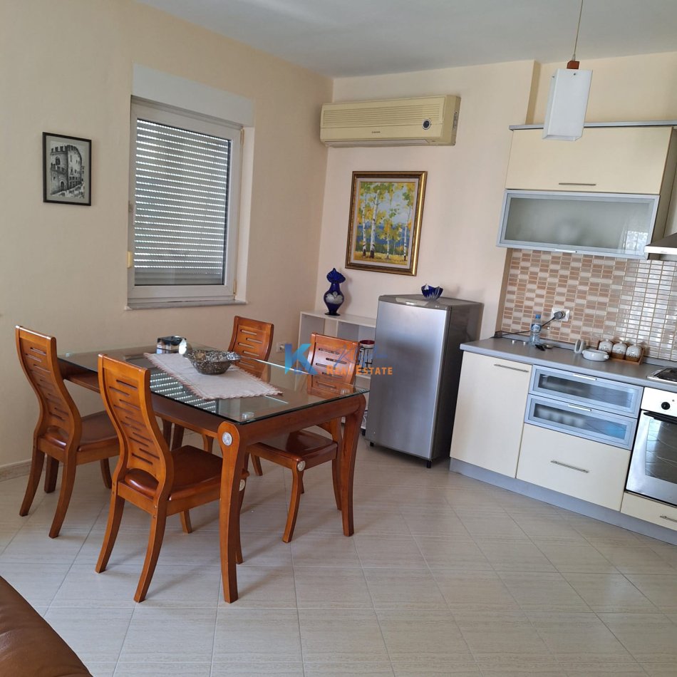 Tirane, jepet me qera apartament 2+1 Kati 8, 103 m² (Rruga e Elbasanit, afer Stadiumit)