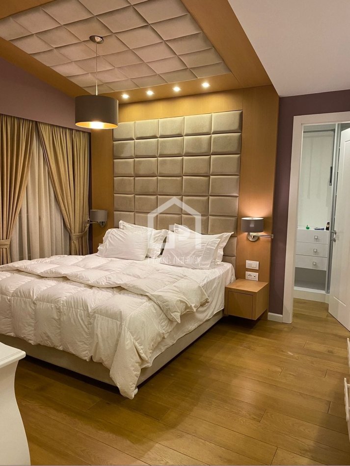 JEPET ME QIRA: PENTHOUSE + 3 poste parkimi/“Rezidenca Kodra e Diellit 1