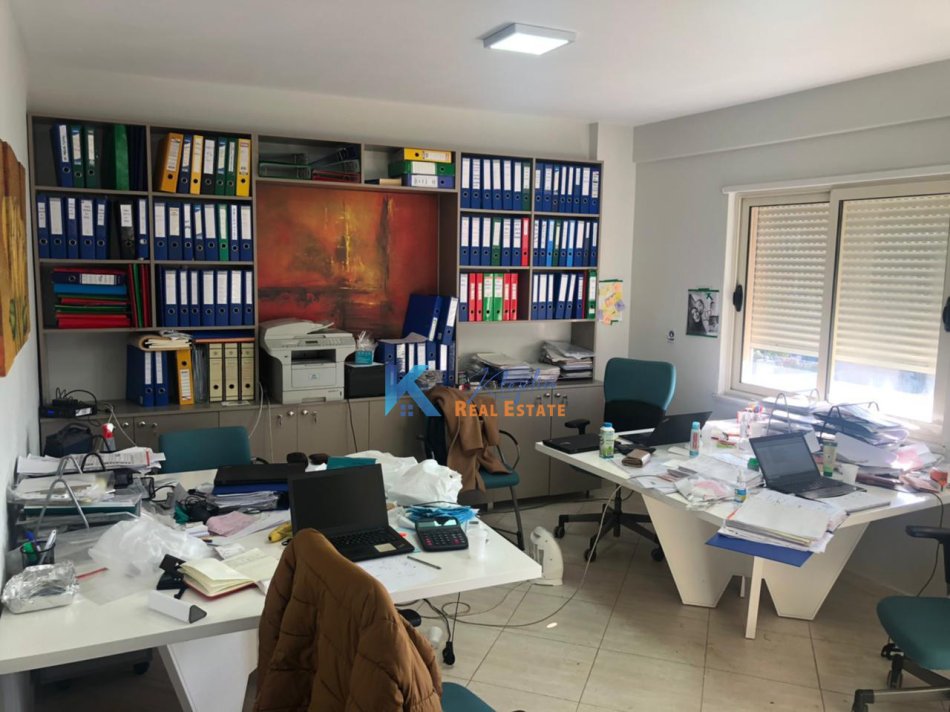 Tirane, jap me qera zyre Kati 7, 107 m² 550 € (Jordan Misja)