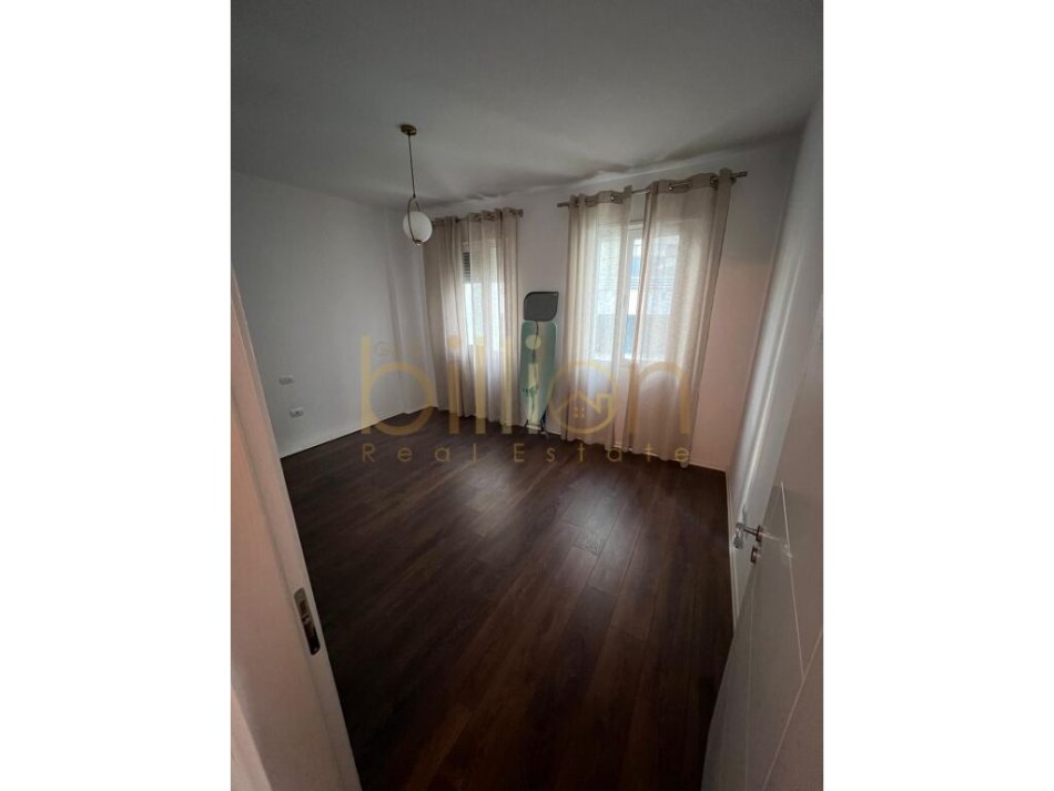 Tirane, jepet me qera apartament 2+1+Ballkon Kati 5, 100 m² 700 € (Kopshti Zoologjik, Tirana, Albania)