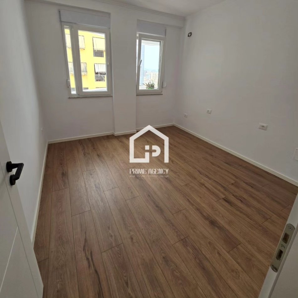 SHITET APARTAMENT 2+1/Rruga Kavajës/ Qendra biznesit : Condor Center
